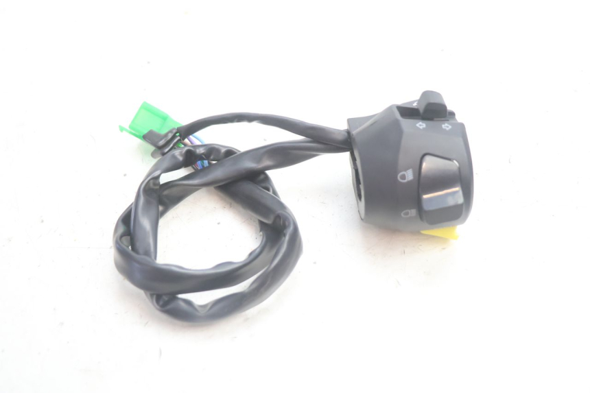 photo de LEFT SWITCH JM MOTORS R-MAX TECH 50 (2024 - 2026) - Zoom on usage condition