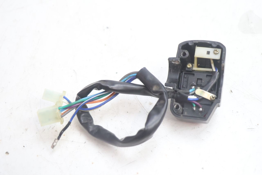 photo de LEFT SWITCH YIYING RETRO 125 (2008 - 2018) - Zoom on usage condition