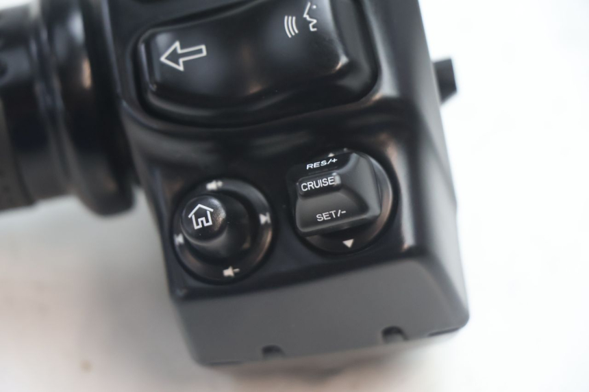 photo de LEFT SWITCH HARLEY DAVIDSON ROAD GLIDE FLTRXSE 1920 (2018 - 2022) - Alternative perspective