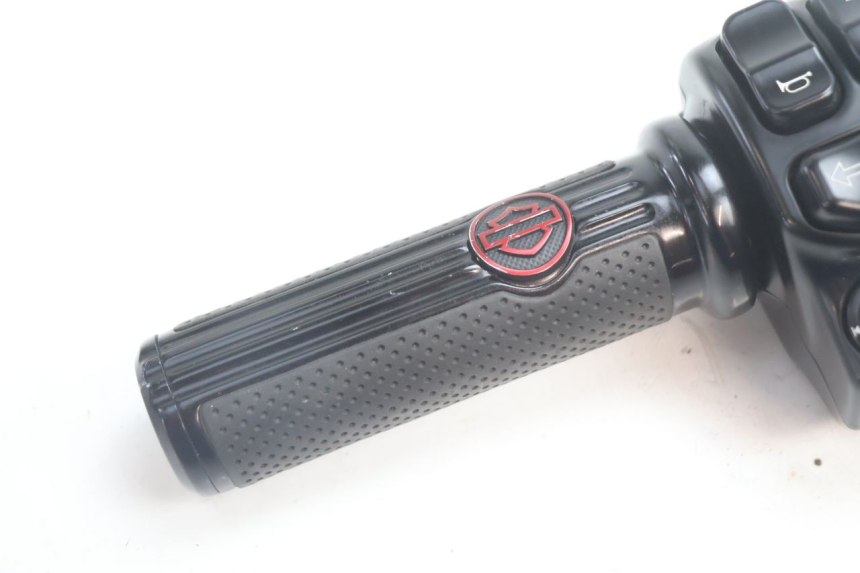 photo de LEFT SWITCH HARLEY DAVIDSON ROAD GLIDE FLTRXSE 1920 (2018 - 2022) - Technical close-up