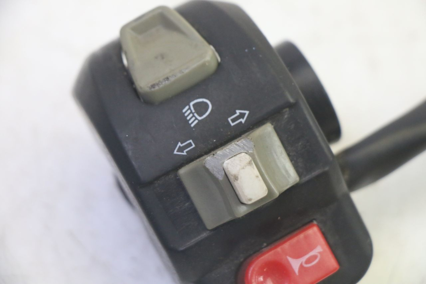 photo de LEFT HANDLEBAR SWITCH TNT MOTOR ROMA 10' 4T 50 (2019 - 2022) - Zoom on usage condition