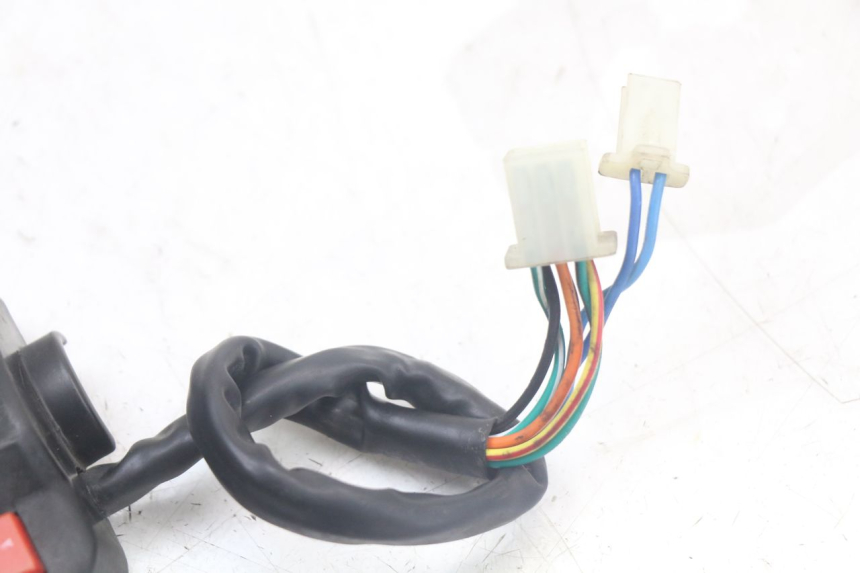 photo de LEFT HANDLEBAR SWITCH KEEWAY RY6 2T 50 (2011 - 2019) - Technical close-up