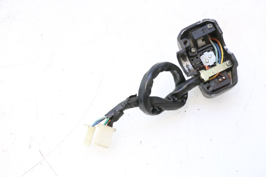 photo de LEFT HANDLEBAR SWITCH KEEWAY RY6 2T 50 (2011 - 2019) - Alternative perspective