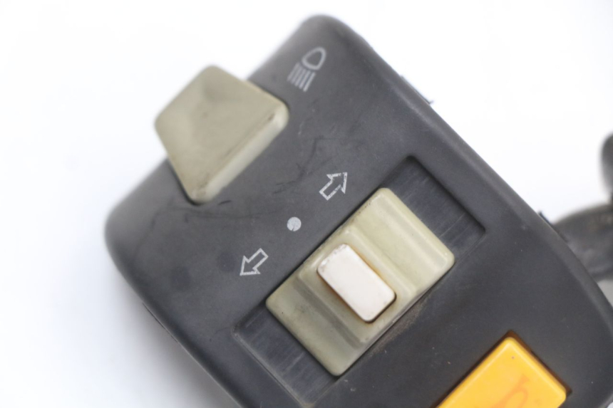 photo de LEFT HANDLEBAR SWITCH JM MOTORS SANTANA 50 (2014 - 2023) - Zoom on usage condition