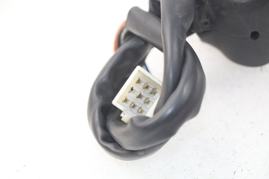 photo de LEFT SWITCH PEUGEOT SATELIS 300 (2012 - 2015) - Zoom on usage condition