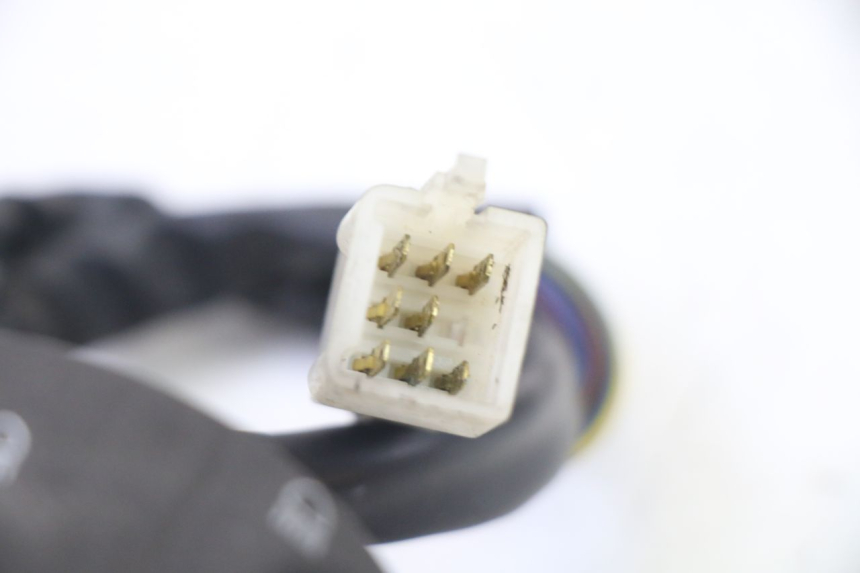 photo de LEFT SWITCH PEUGEOT SATELIS 250 (2006 - 2012) - Surface and material condition