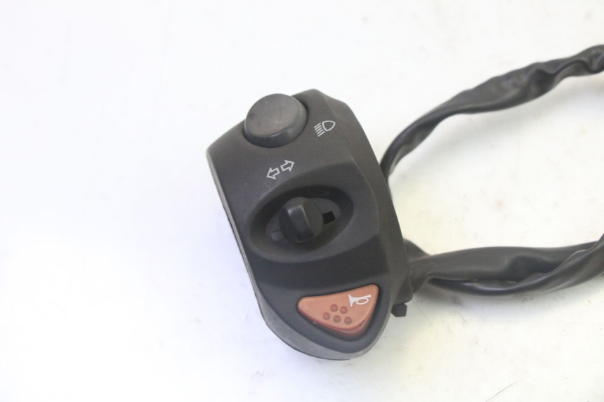 photo de LEFT HANDLEBAR SWITCH PEUGEOT SATELIS 125 (2006 - 2009) - Component detail