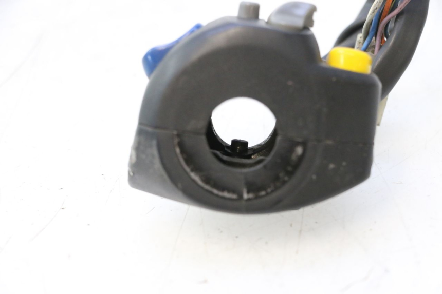 photo de LEFT SWITCH PEUGEOT SPEEDFIGHT 2 AC 50 (2000 - 2009) - Zoom on usage condition