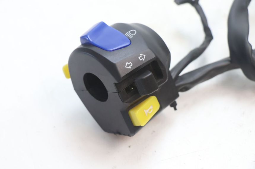 photo de LEFT SWITCH YAMASAKI STREET 50 (2013 - 2018) - Zoom on usage condition