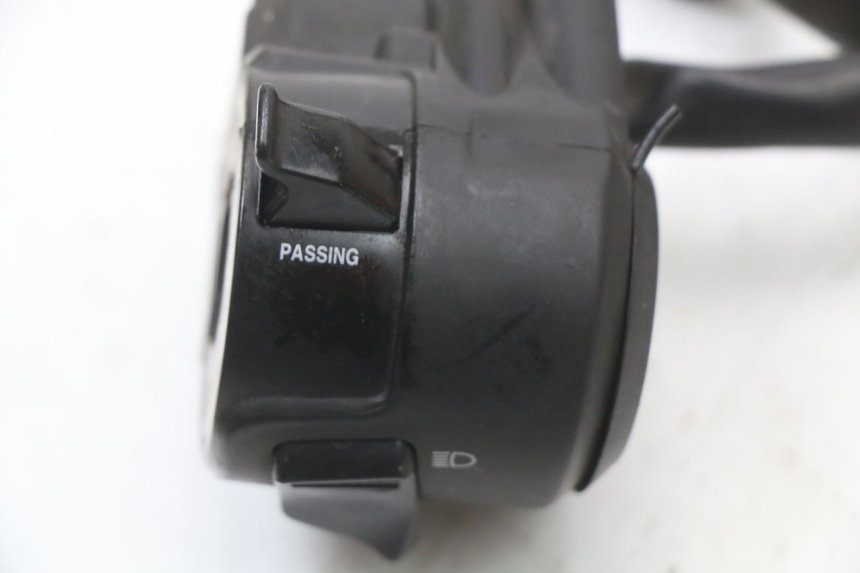 photo de LEFT SWITCH KYMCO SUPER 8 4T 50 (2021 - 2024) - Zoom on usage condition