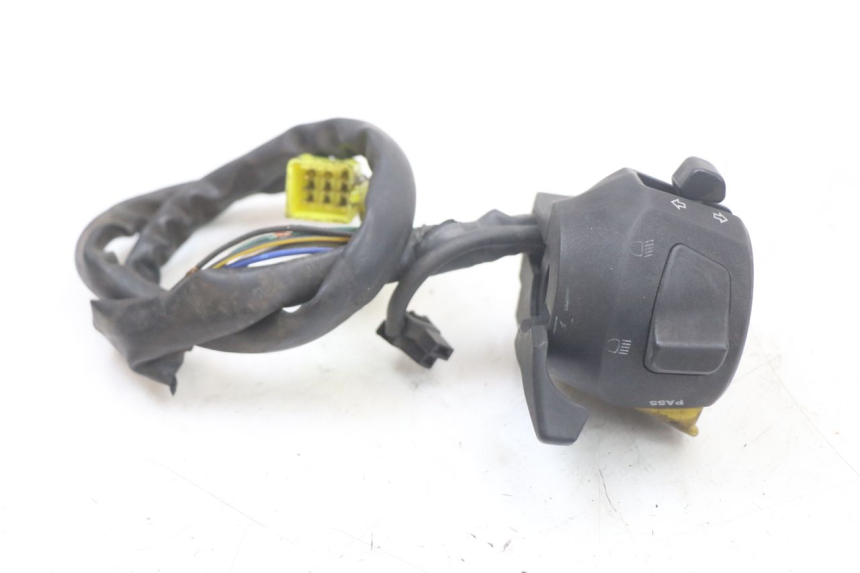 photo de LEFT SWITCH SUZUKI GS F 500 (2004 - 2007) - Zoom on usage condition