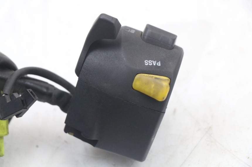 photo de LEFT SWITCH SUZUKI GS F 500 (2004 - 2007) - Technical close-up