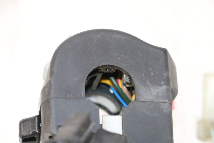 photo de LEFT HANDLEBAR SWITCH YAMAHA TDM ABS 900 (2002 - 2014) - Zoom on usage condition