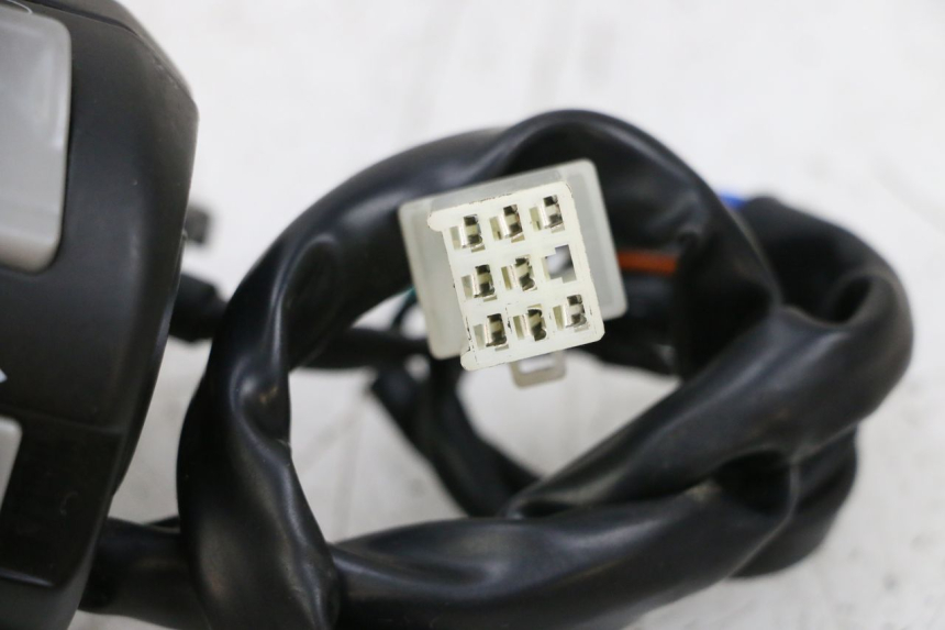 photo de LEFT SWITCH NECO TEMPO 4T 50 (2022 - 2026) - Surface and material condition