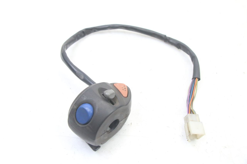 photo de LEFT HANDLEBAR SWITCH PEUGEOT TKR TREKKER FURIOUS 50 (2005 - 2014) - Zoom on usage condition