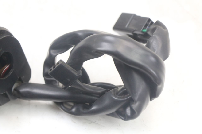 photo de LEFT HANDLEBAR SWITCH KAWASAKI VERSYS ABS 650 (2015 - 2018) - Fixing points details