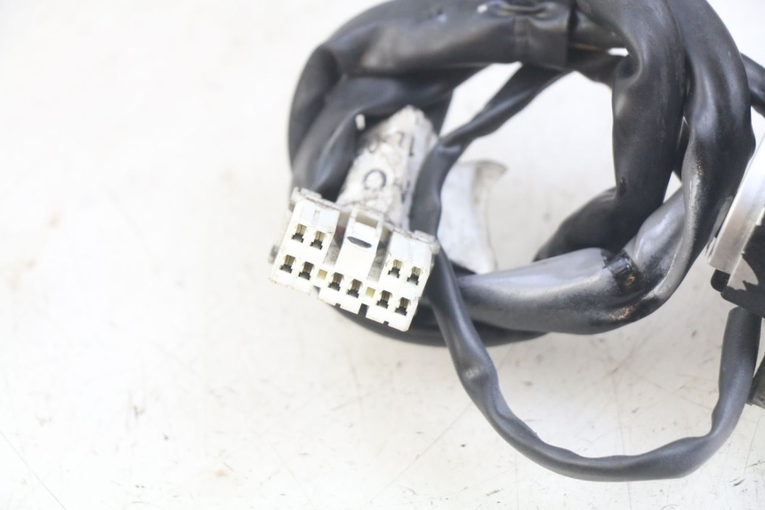 photo de LEFT HANDLEBAR SWITCH PIAGGIO VESPA SPRINT 2T 50 (2014 - 2018) - Fixing points details