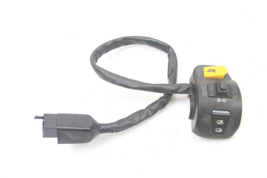 photo de LEFT HANDLEBAR SWITCH PEUGEOT VIVACITY NEW 2T 50 (2008 - 2017) - Zoom on usage condition