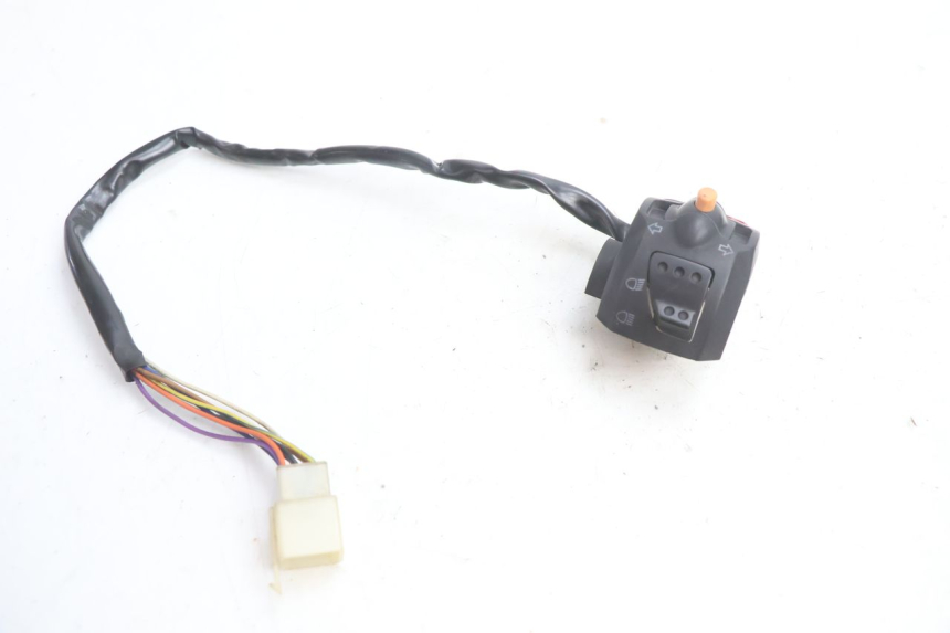 photo de LEFT HANDLEBAR SWITCH PEUGEOT VIVACITY 50 (2004 - 2009) - Zoom on usage condition