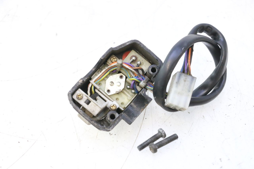 photo de LEFT HANDLEBAR SWITCH PEUGEOT VIVACITY 50 (2004 - 2009) - Zoom on usage condition