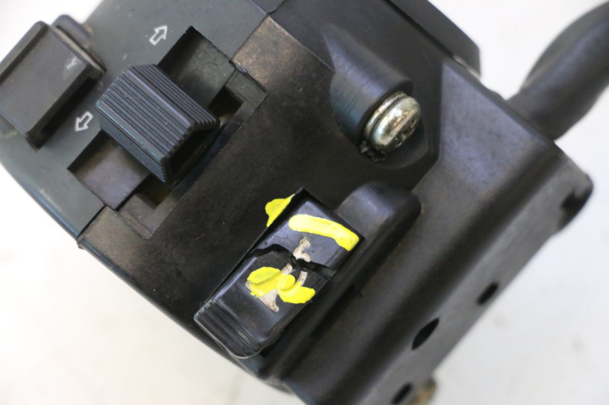 photo de LEFT SWITCH DAELIM VJ ROADWIN 125 (2004 - 2007) - Zoom on usage condition