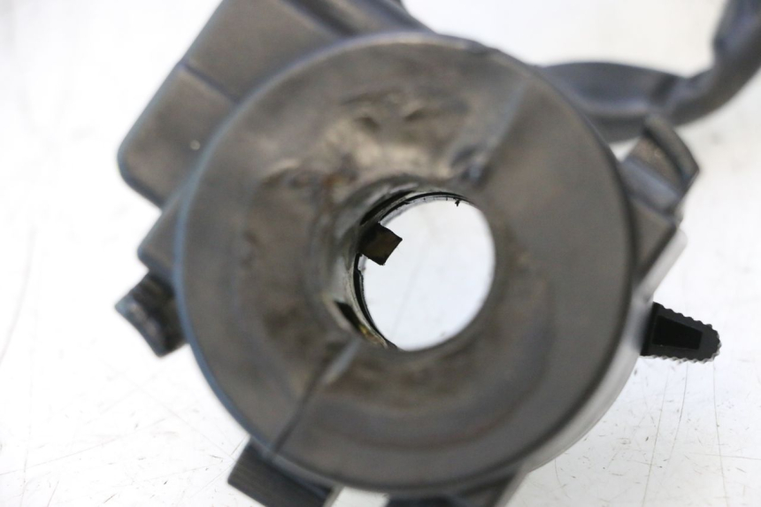 photo de LEFT SWITCH DAELIM VJ ROADWIN 125 (2004 - 2007) - Surface and material condition