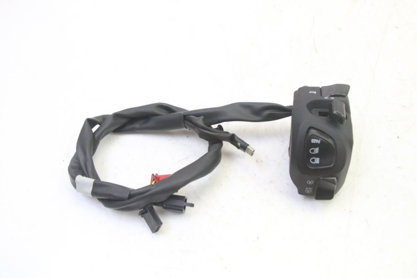 photo de LEFT SWITCH YAMAHA XMAX X-MAX 125 (2021 - 2025) - Alternative perspective