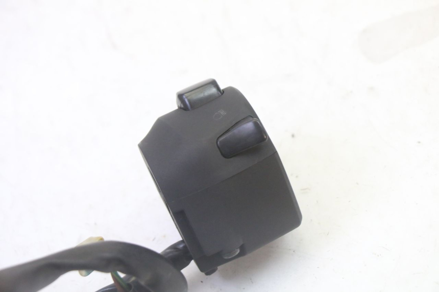 photo de LEFT HANDLEBAR SWITCH YAMAHA X-MAX XMAX 125 (2010 - 2013) - Alternative perspective