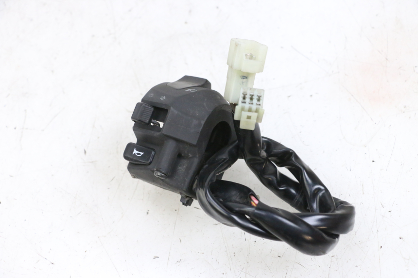 photo de LEFT HANDLEBAR SWITCH YAMAHA X-MAX XMAX 125 (2010 - 2013) - Technical close-up