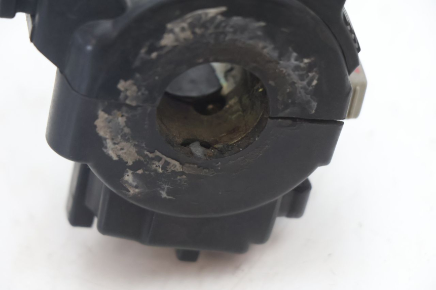 photo de LEFT SWITCH HONDA XRV AFRICA TWIN 750 (1990 - 1992) - Fixing points details