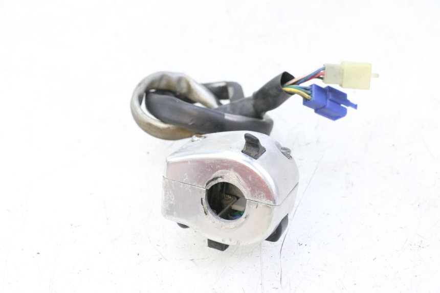 photo de LEFT SWITCH YAMAHA XVS DRAG STAR DRAGSTAR 650 (1997 - 2007) - Alternative perspective