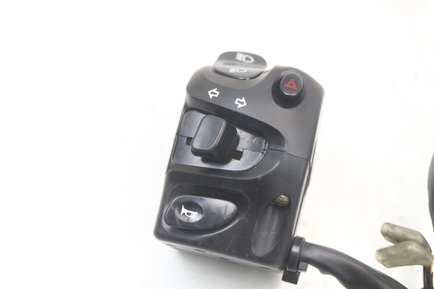 photo de LEFT SWITCH YAMAHA FZ1 FAZER 1000 (2007 - 2009) - Zoom on usage condition