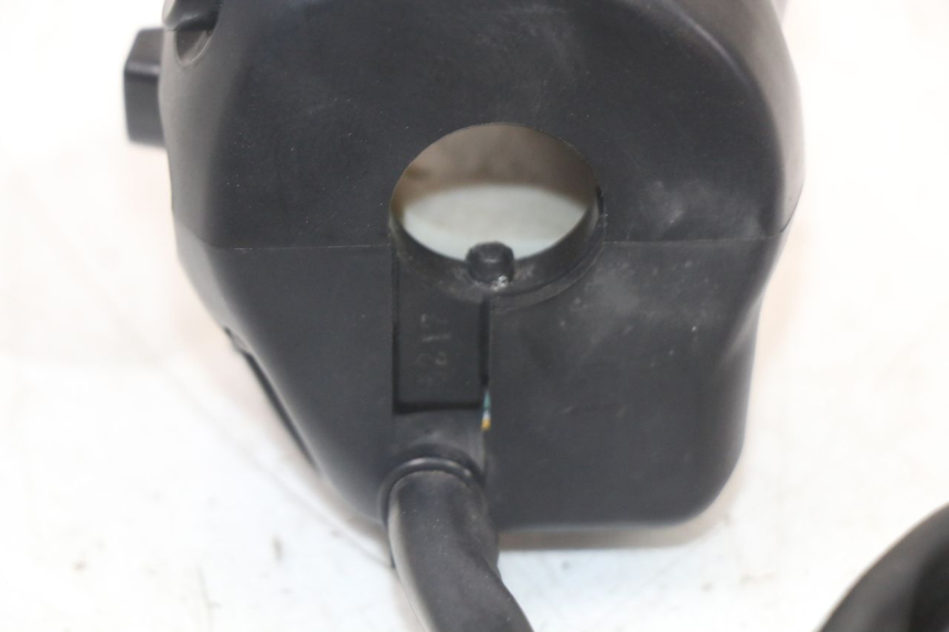 photo de LEFT SWITCH YAMAHA FZ1 FAZER 1000 (2007 - 2009) - Fixing points details