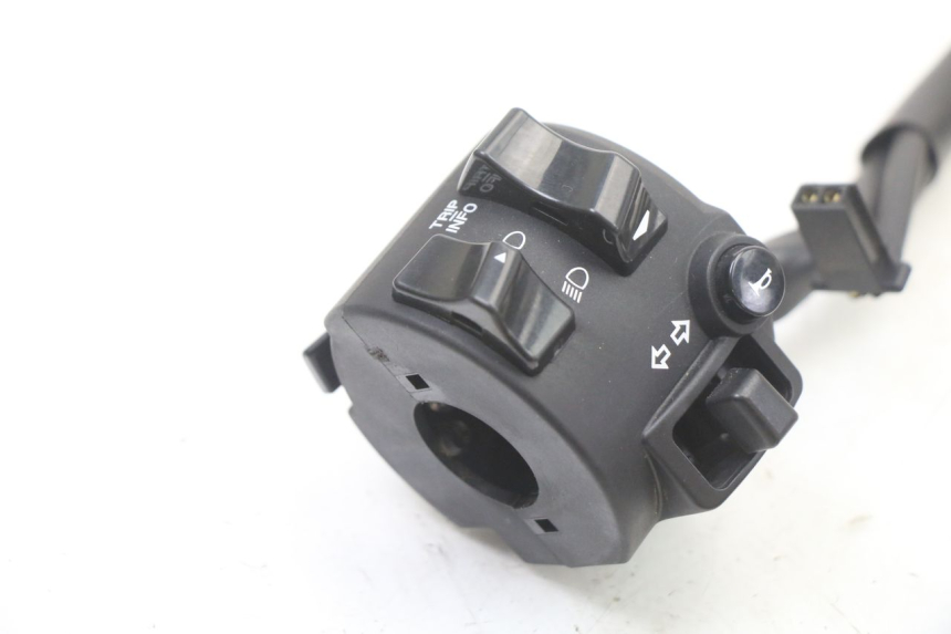 photo de LEFT SWITCH YAMAHA TRACER 7 700 (2020 - 2024) - Zoom on usage condition