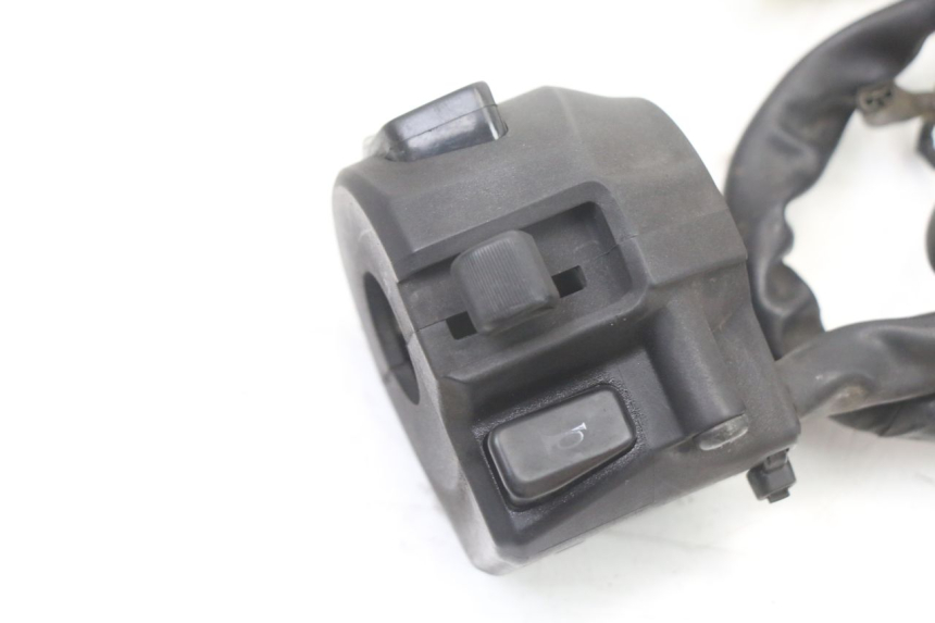 photo de LEFT SWITCH YAMAHA X-MAX XMAX ABS 250 (2010 - 2014) - Zoom on usage condition