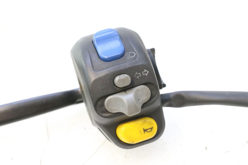photo de LEFT HANDLEBAR SWITCH YAMAHA YP MAJESTY 125 (1998 - 2001) - Component detail