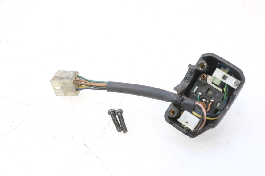 photo de LEFT HANDLEBAR SWITCH YAMAHA YP MAJESTY 125 (1998 - 2001) - Technical close-up