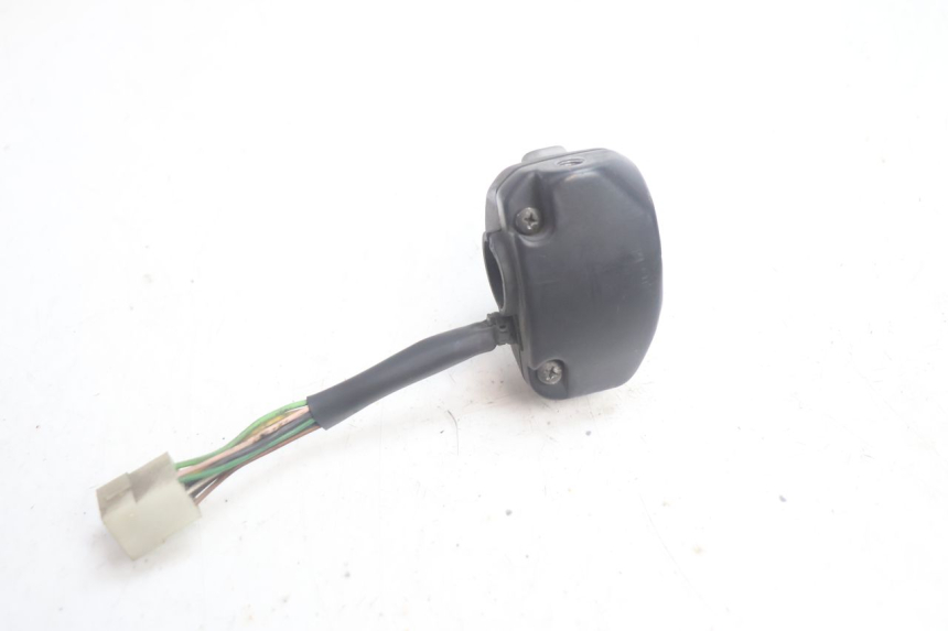 photo de LEFT HANDLEBAR SWITCH YAMAHA YP MAJESTY 125 (2002 - 2006) - Alternative perspective