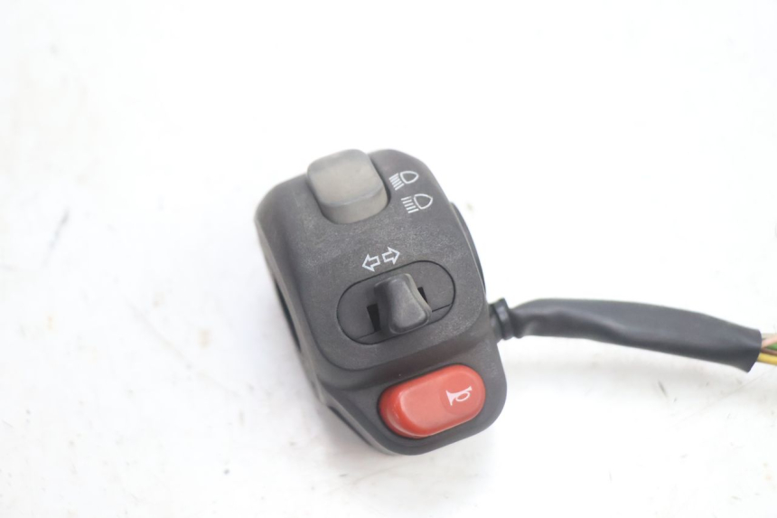 photo de LEFT HANDLEBAR SWITCH YAMAHA YP MAJESTY 125 (2002 - 2006) - Component detail