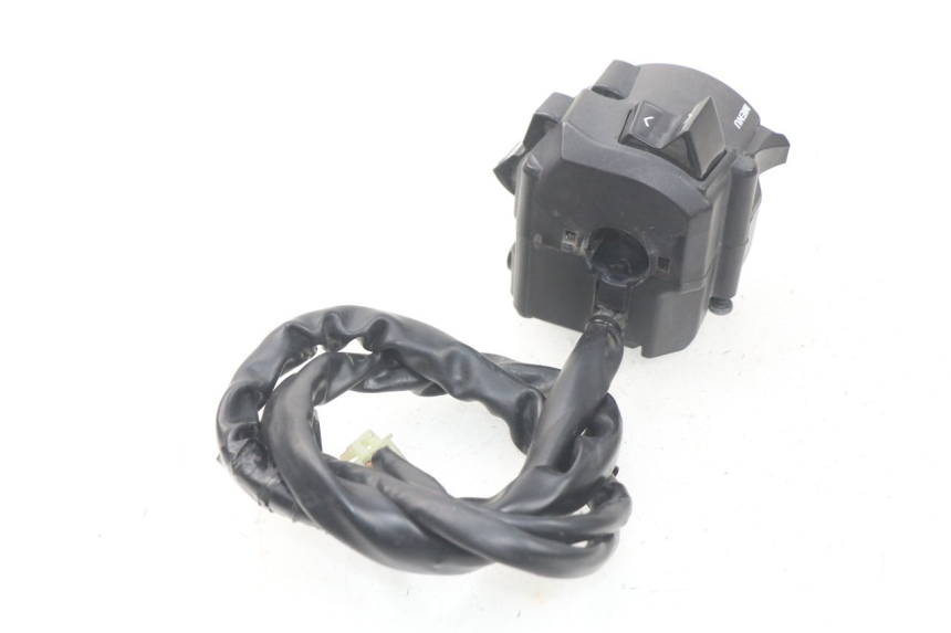 photo de LEFT SWITCH YAMAHA YP T-MAX TMAX 530 (2017 - 2020) - Zoom on usage condition
