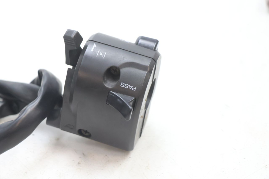 photo de LEFT SWITCH KAWASAKI ZX-6R ZX6R 600 (2000 - 2002) - Alternative perspective