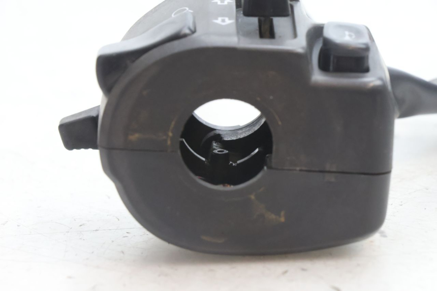 photo de LEFT SWITCH KAWASAKI ZZR 600 (1995 - 2004) - Fixing points details