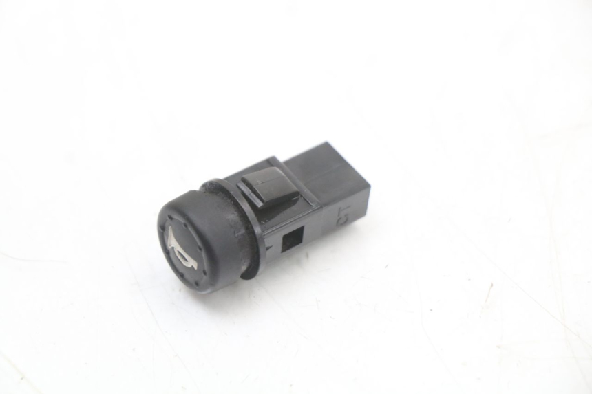 photo de HORN SWITCH PIAGGIO FLY 4T 50 (2004 - 2010) - Main view