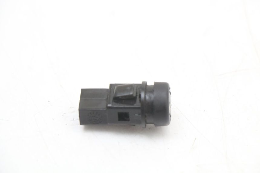 photo de HORN SWITCH PIAGGIO FLY 4T 50 (2004 - 2010) - Zoom on usage condition