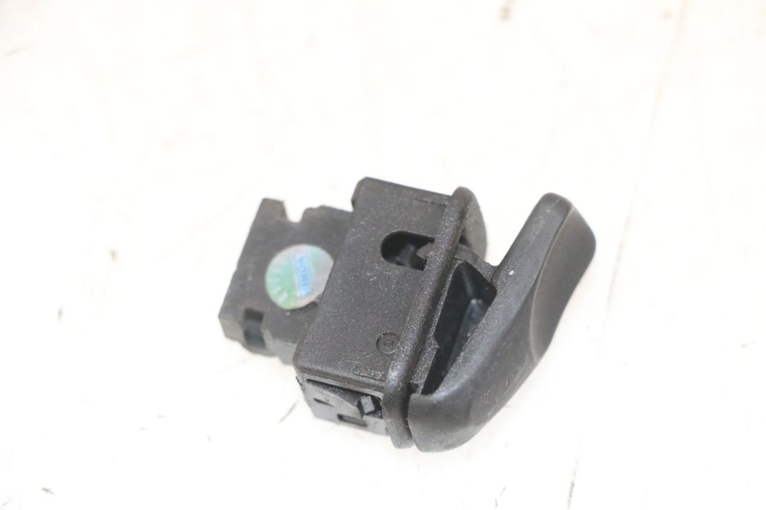 photo de HORN SWITCH PIAGGIO MP3 LT 300 (2010 - 2016) - Zoom on usage condition
