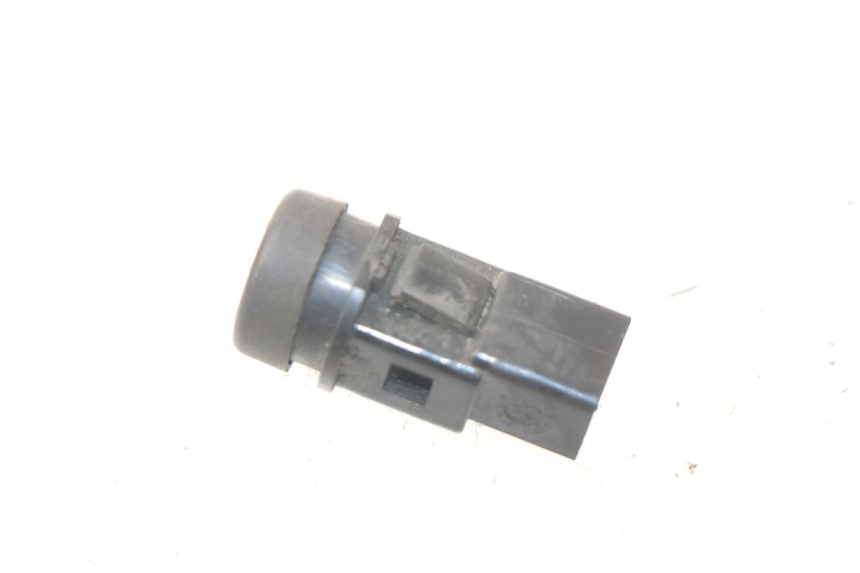 photo de HORN SWITCH PIAGGIO NEW TYPHOON 50 (2010 - 2017) - Zoom on usage condition