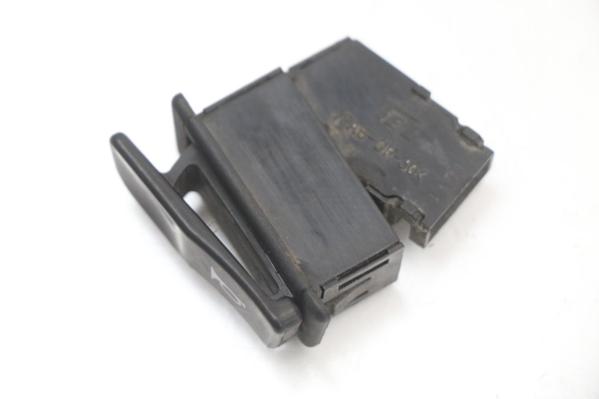 photo de HORN SWITCH HONDA NHX LEAD 110 (2008 - 2010) - Zoom on usage condition