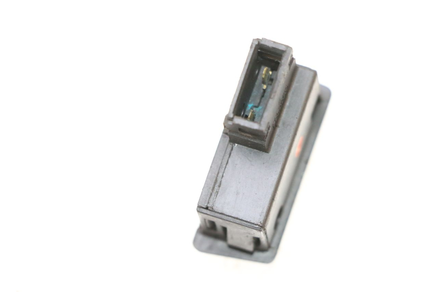 photo de HORN SWITCH SYM ORBIT III 3 4T 50 (2018 - 2021) - Zoom on usage condition