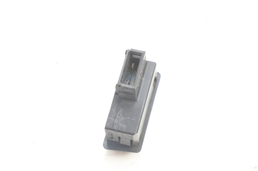 photo de HORN SWITCH HONDA SH 125 (2001 - 2003) - Alternative perspective
