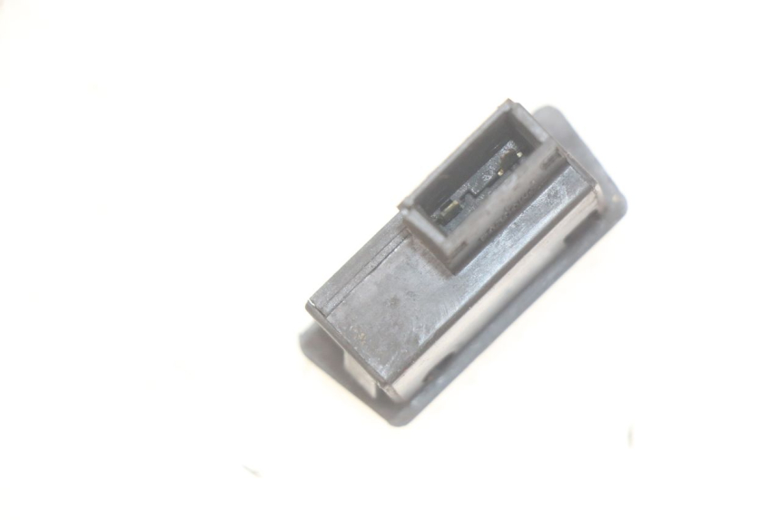 photo de HORN SWITCH PEUGEOT TWEET 4T 50 (2018 - 2022) - Zoom on usage condition